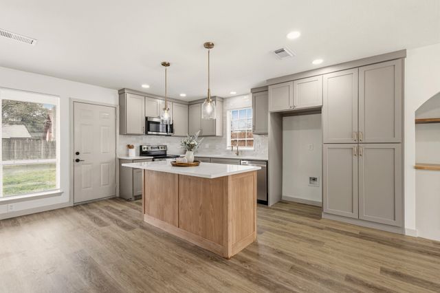 1510 Finley Road, Irving, TX 75062