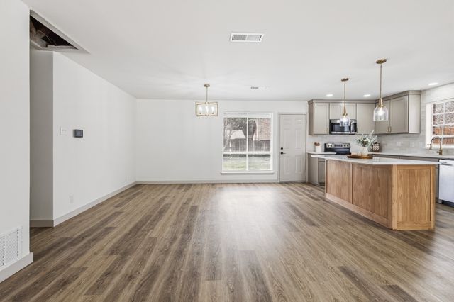 1510 Finley Road, Irving, TX 75062