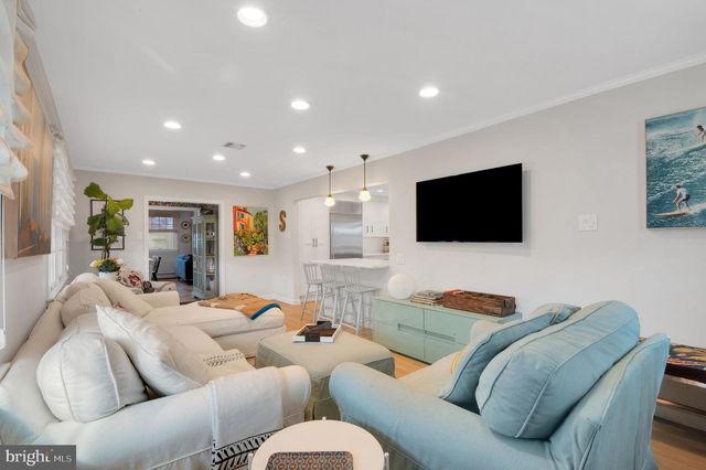 111 MANSFIELD AVENUE, Margate City, NJ 08402