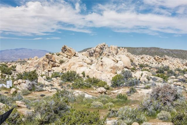 5550 Carlsbad Avenue, Yucca Valley, CA 92284