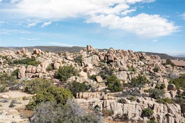 5550 Carlsbad Avenue, Yucca Valley, CA 92284