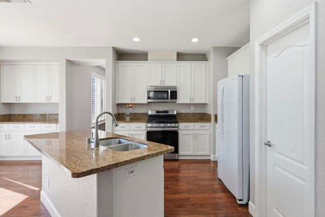 877 lavastone Dr, Lincoln, CA 95648