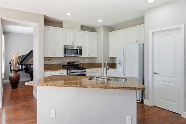 877 lavastone Dr, Lincoln, CA 95648