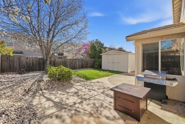 877 lavastone Dr, Lincoln, CA 95648