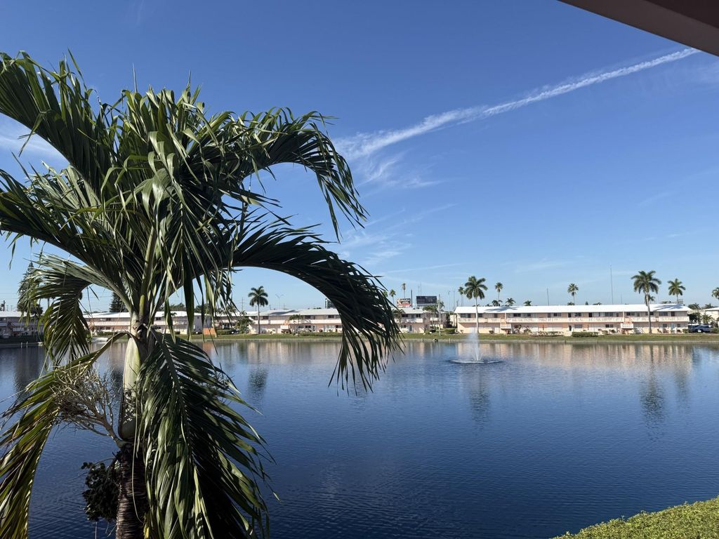 900 SW 10th Ter 21S, Hallandale Beach, FL 33009