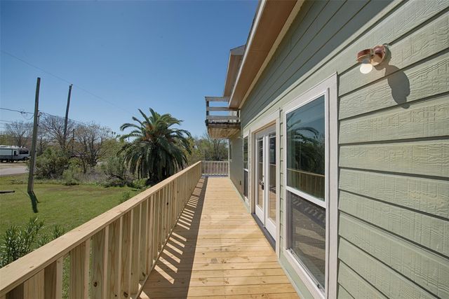 710 6th Street, San Leon, TX 77539