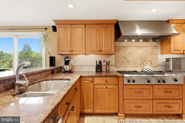 818 HILLTOP RD, Cinnaminson, NJ 08077