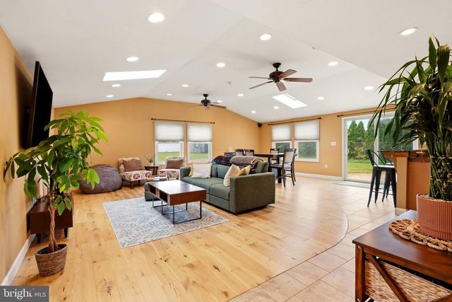 818 HILLTOP RD, Cinnaminson, NJ 08077