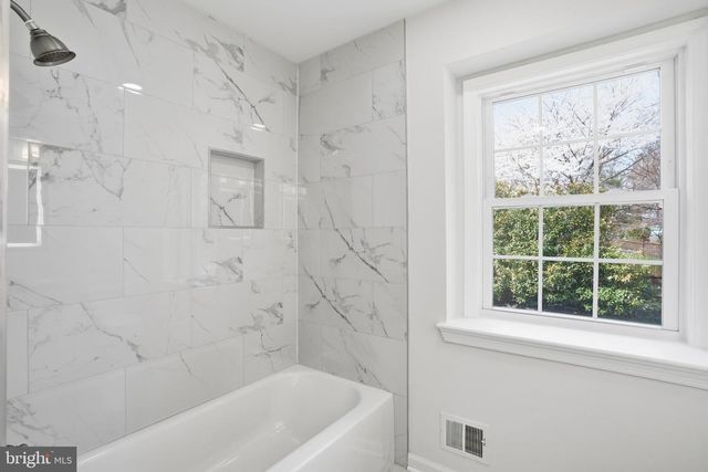 1002 KIMBERWICKE RD, Mclean, VA 22102