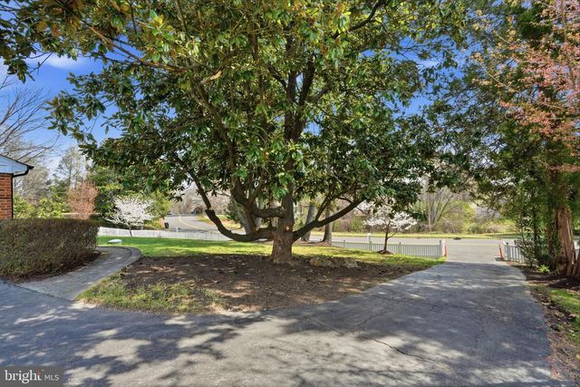 1002 KIMBERWICKE RD, Mclean, VA 22102