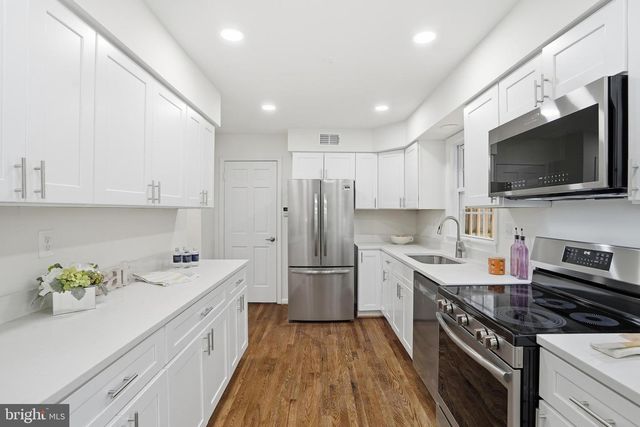 1002 KIMBERWICKE RD, Mclean, VA 22102