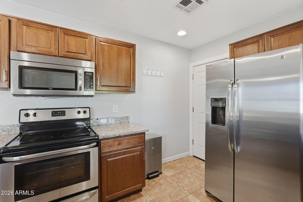 Image 10 of property listing at 18815 N 22ND Lane, Phoenix, AZ 85027