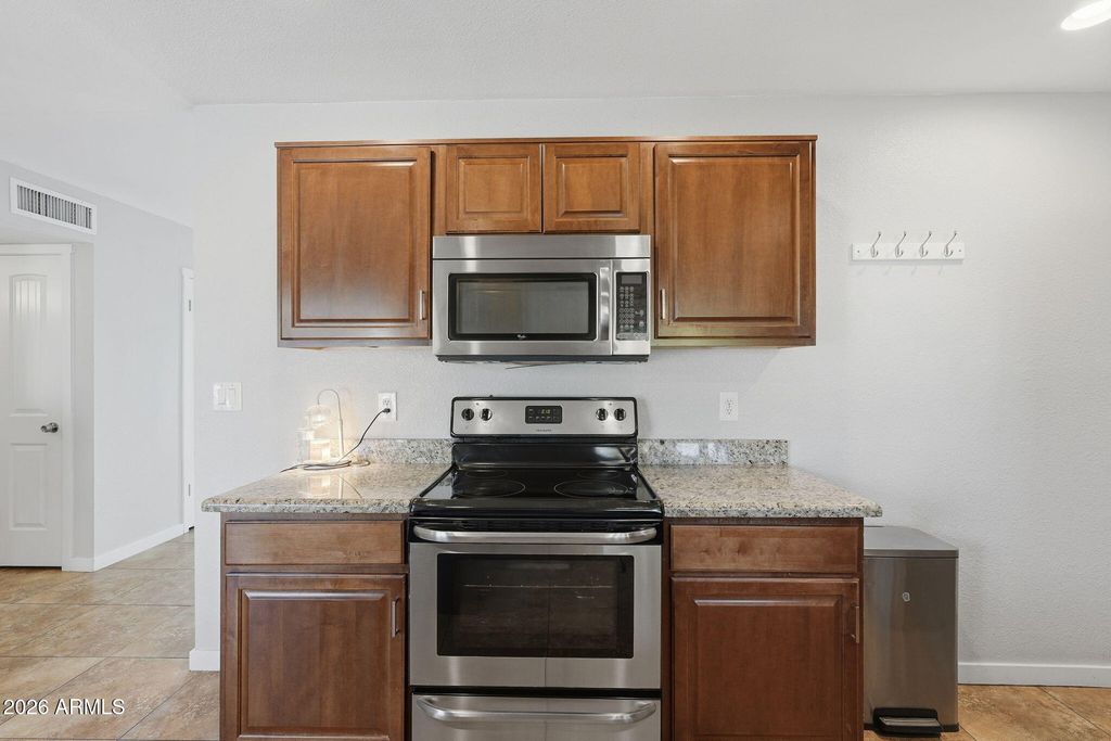 Image 11 of property listing at 18815 N 22ND Lane, Phoenix, AZ 85027