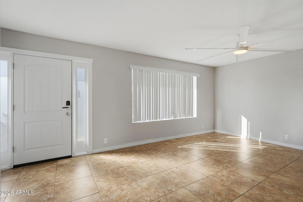 Image 7 of property listing at 18815 N 22ND Lane, Phoenix, AZ 85027