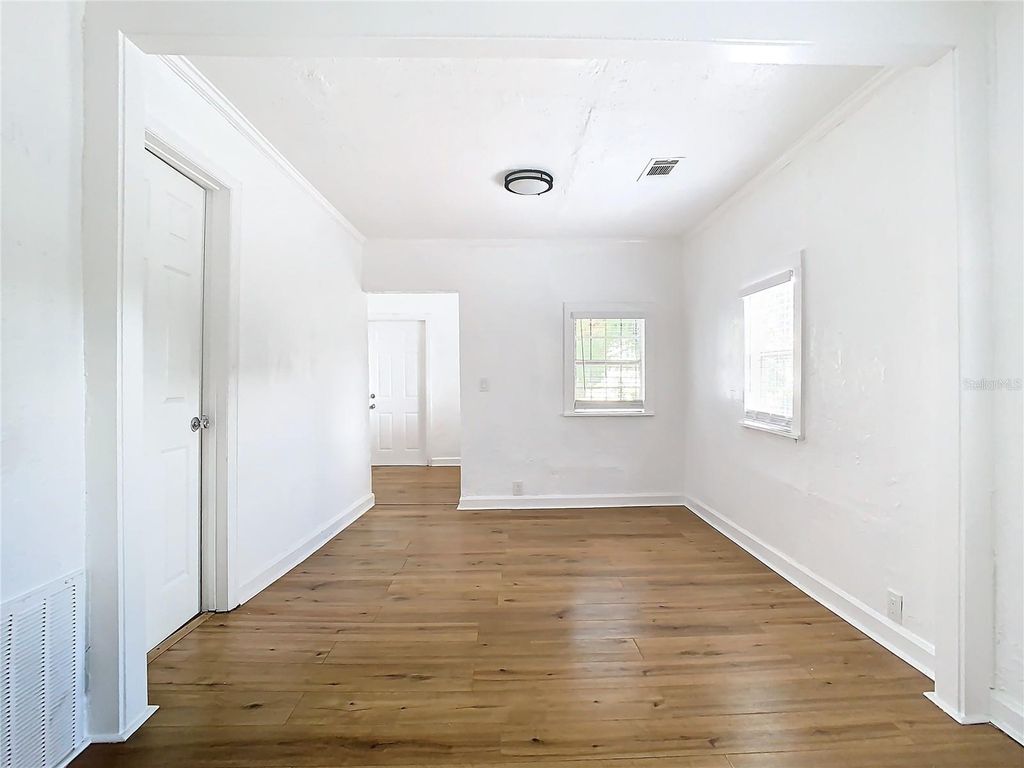 Image 16 of property listing at 914 26TH STREET, Orlando, FL 32805