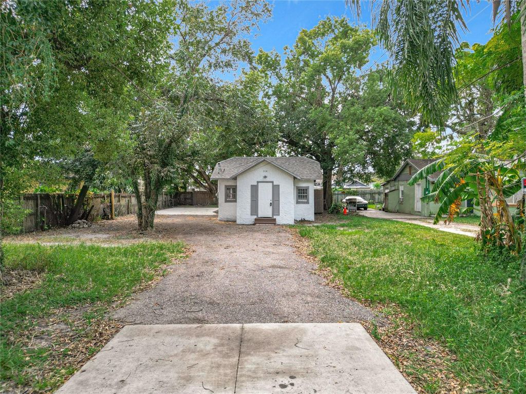 Image 4 of property listing at 914 26TH STREET, Orlando, FL 32805