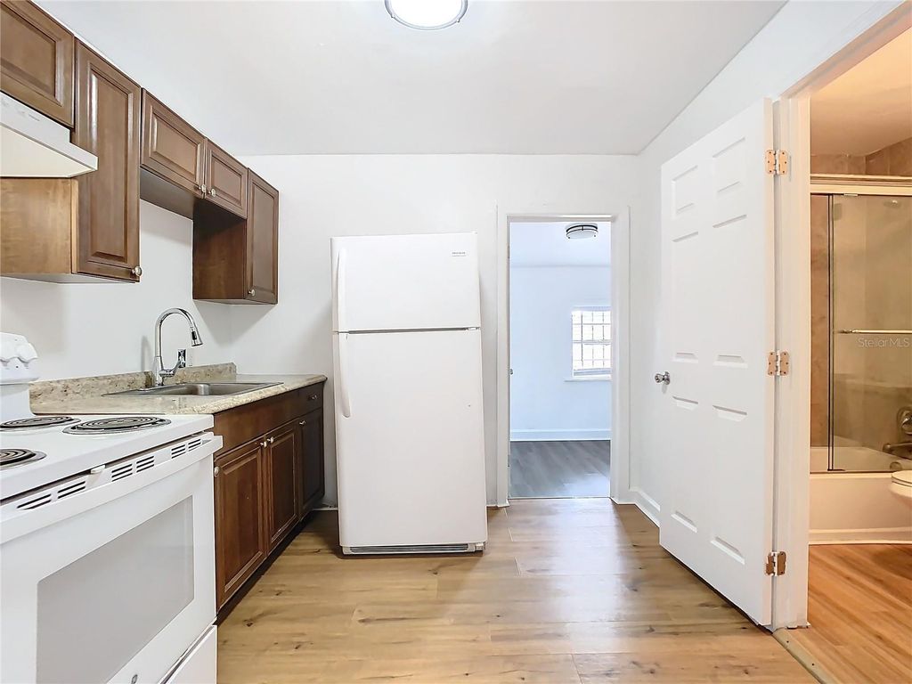 Image 6 of property listing at 914 26TH STREET, Orlando, FL 32805