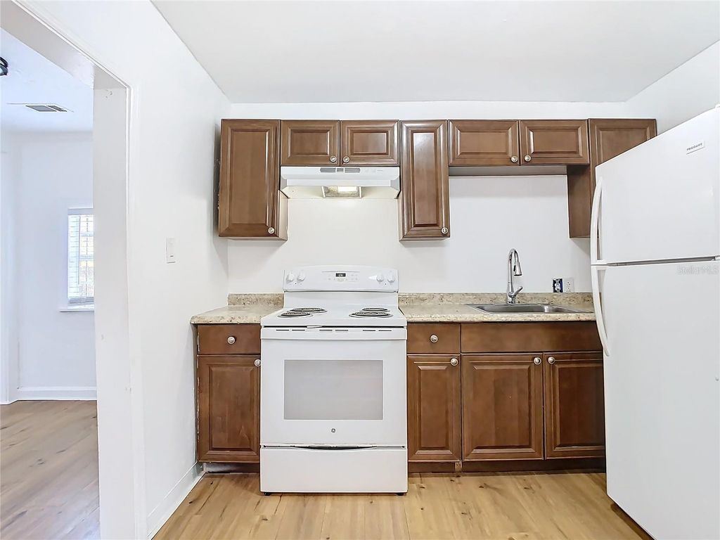 Image 9 of property listing at 914 26TH STREET, Orlando, FL 32805