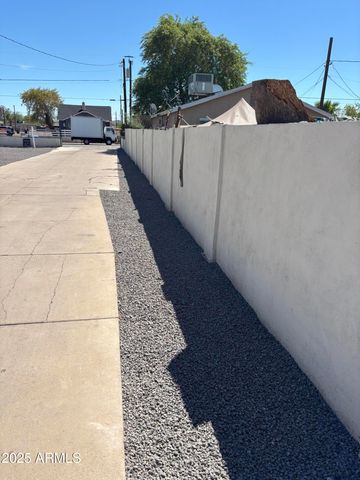 2024 N 26TH Place, Phoenix, AZ 85008