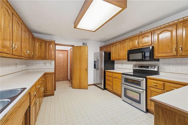 10604 E 240th Street, Peculiar, MO 64078