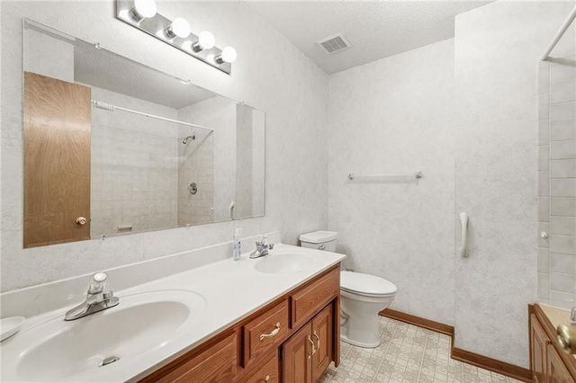 10604 E 240th Street, Peculiar, MO 64078