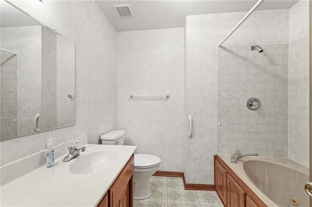 10604 E 240th Street, Peculiar, MO 64078