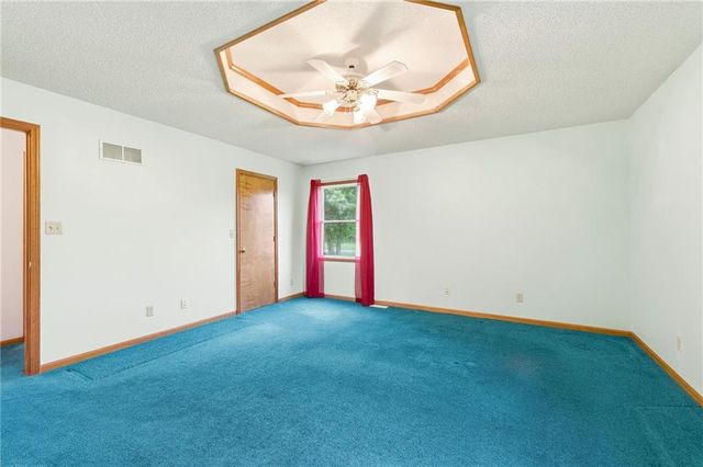 10604 E 240th Street, Peculiar, MO 64078