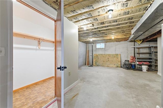 10604 E 240th Street, Peculiar, MO 64078