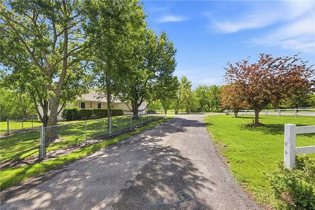 10604 E 240th Street, Peculiar, MO 64078