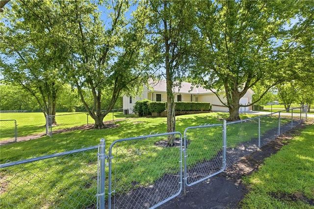 10604 E 240th Street, Peculiar, MO 64078