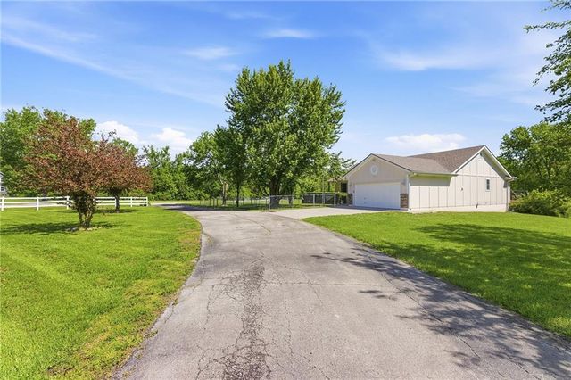 10604 E 240th Street, Peculiar, MO 64078