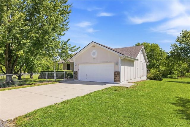 10604 E 240th Street, Peculiar, MO 64078