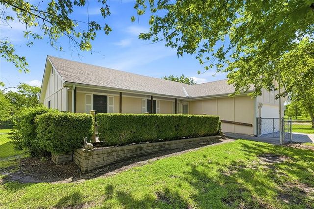 10604 E 240th Street, Peculiar, MO 64078