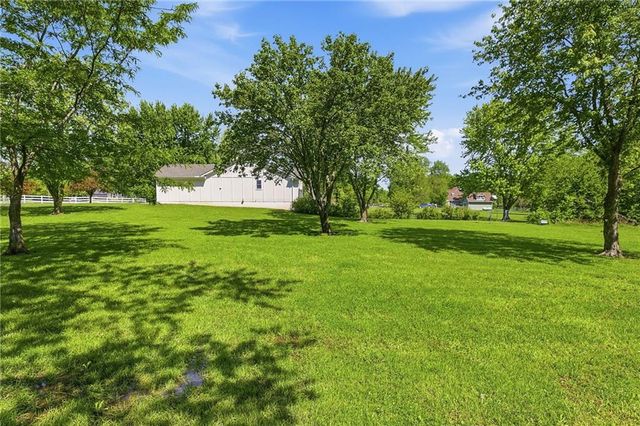 10604 E 240th Street, Peculiar, MO 64078