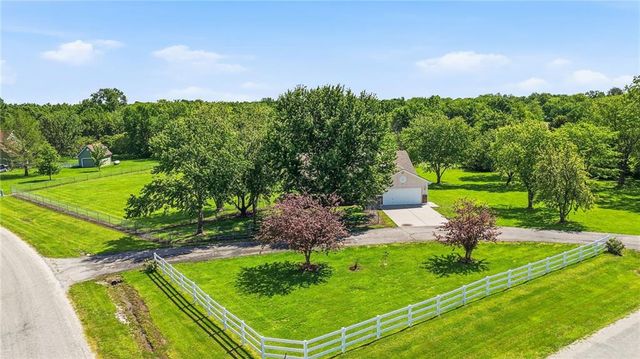 10604 E 240th Street, Peculiar, MO 64078