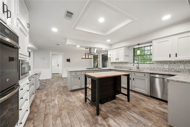 10636 N Dowling Rd, College Station, TX 77845