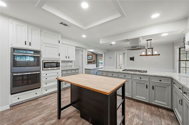 10636 N Dowling Rd, College Station, TX 77845