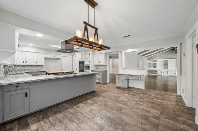 10636 N Dowling Rd, College Station, TX 77845