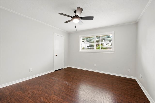 10636 N Dowling Rd, College Station, TX 77845