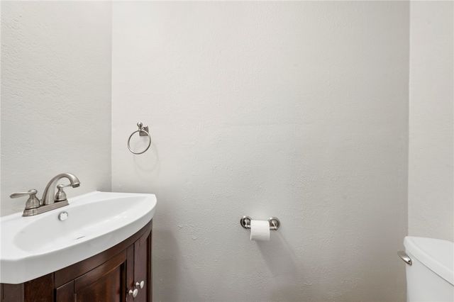 10636 N Dowling Rd, College Station, TX 77845