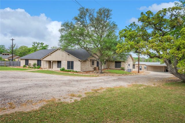 10636 N Dowling Rd, College Station, TX 77845