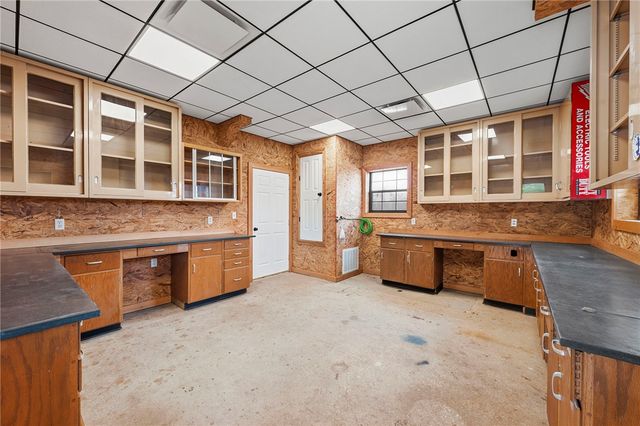 10636 N Dowling Rd, College Station, TX 77845