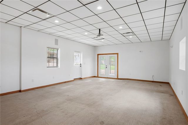 10636 N Dowling Rd, College Station, TX 77845