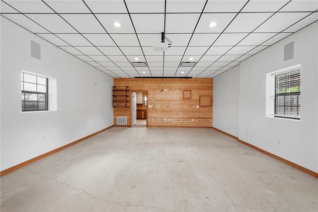 10636 N Dowling Rd, College Station, TX 77845