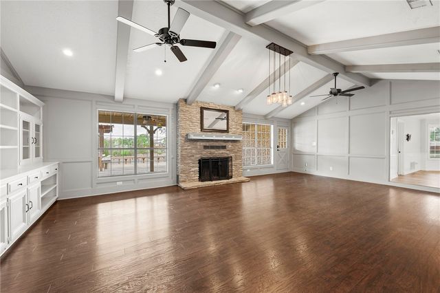 10636 N Dowling Rd, College Station, TX 77845