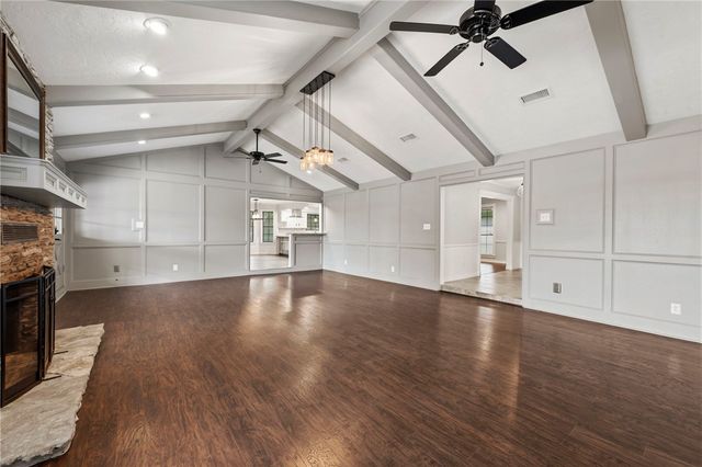 10636 N Dowling Rd, College Station, TX 77845