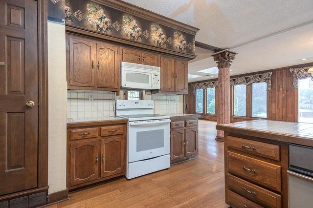 8643 POPLAR PIKE, Memphis, TN 38138