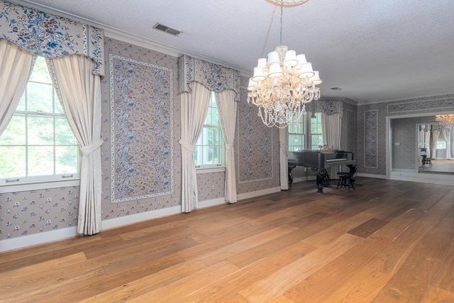 8643 POPLAR PIKE, Memphis, TN 38138