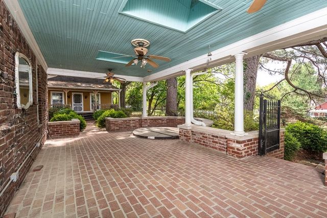 8643 POPLAR PIKE, Memphis, TN 38138