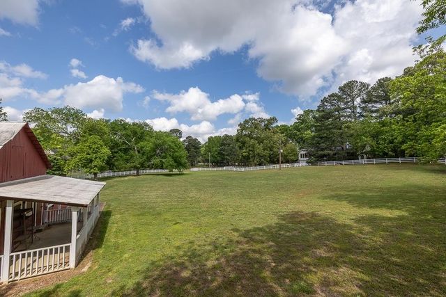 8643 POPLAR PIKE, Memphis, TN 38138